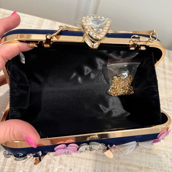 Floral Appliqué Beaded Sequined Daisy Clutch Handbag Shoulder Bag NWOT - Picture 12 of 12